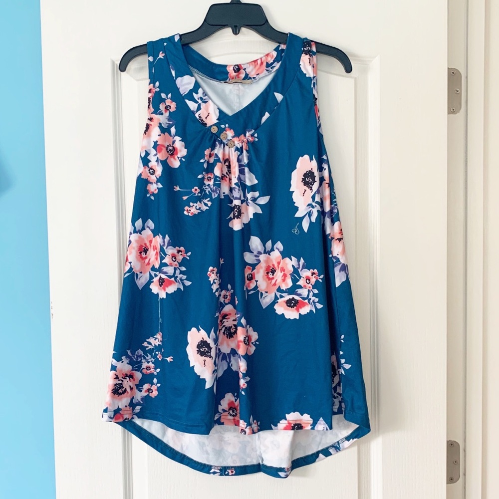 Cestyle floral top blue size Large